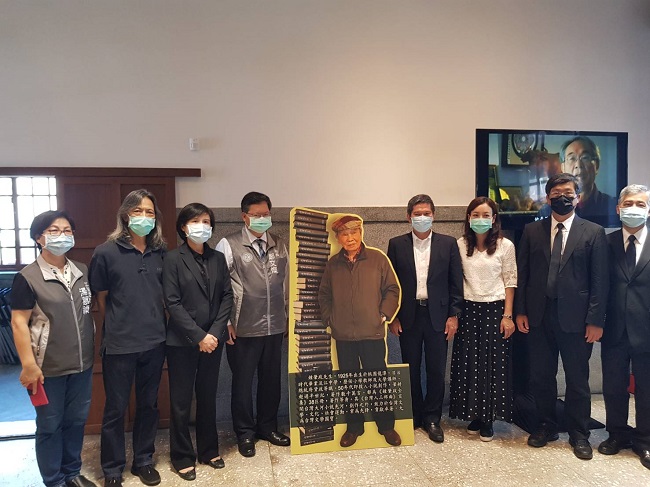 Government leaders mourn death of Hakka literary giant Chung Chao-cheng