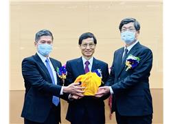 New HAC Minister Yiong Con-ziin takes office