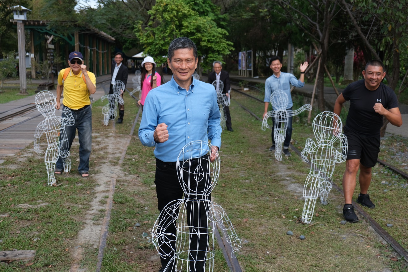 HAC Minister Lee visited train stations of the Neiwan Line for amazing installation pieces -1