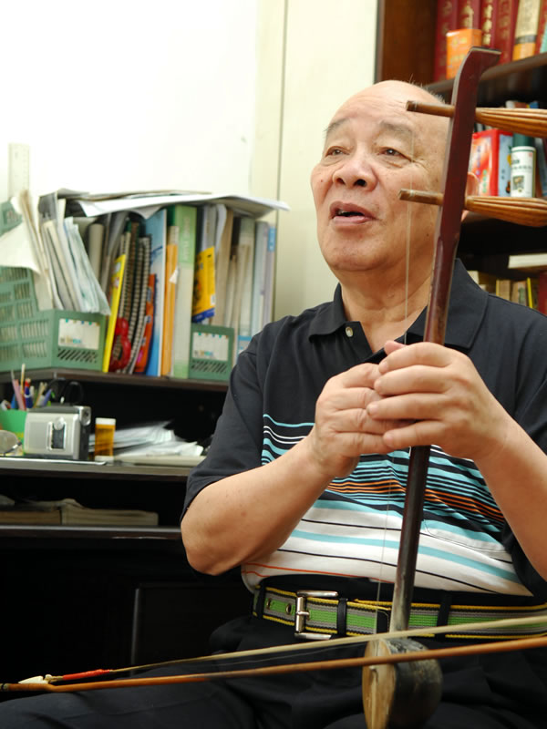 Tseng Hsien-chi: preservationist of Hakka Three-character Tea-picking Opera Tseng Hsien-chi: preservationist of Hakka Three-character Tea-picking Opera
