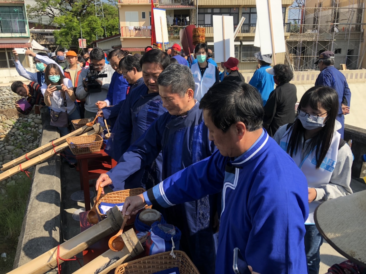 Paper-burning rite in Meinong prays for academic excellence
